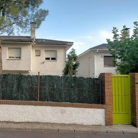 Chalet Adosado Con Jardin Holiday home *