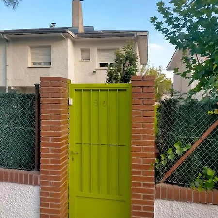 Chalet Adosado Con Jardin Holiday home *