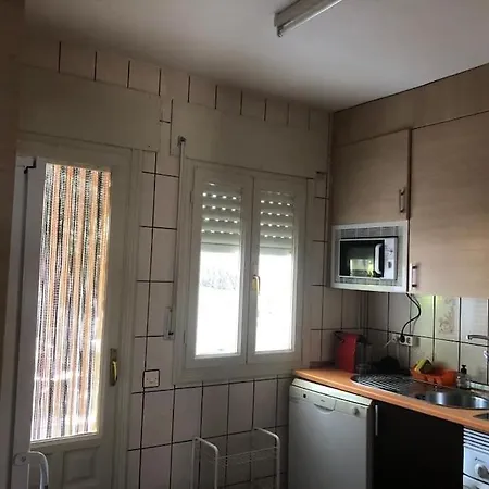 Chalet Adosado Con Jardin