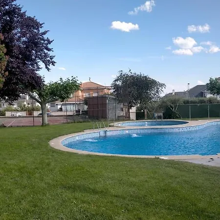 Chalet Adosado Con Jardin * Cebreros