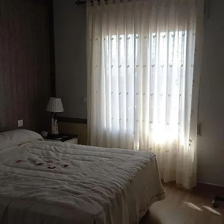 Chalet Adosado Con Jardin