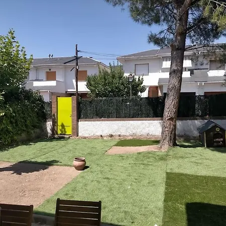 Holiday home Chalet Adosado Con Jardin Cebreros