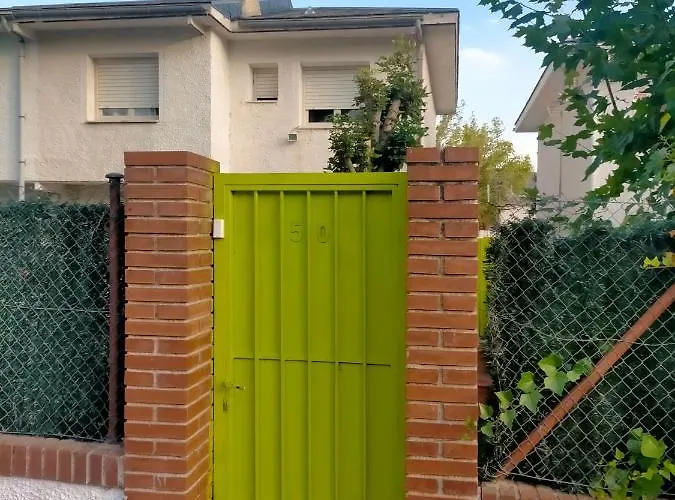 Chalet Adosado Con Jardin Hotel 3*