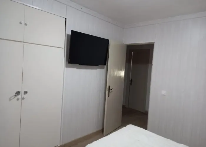 Hotel Chalet Adosado Con Jardin 3*