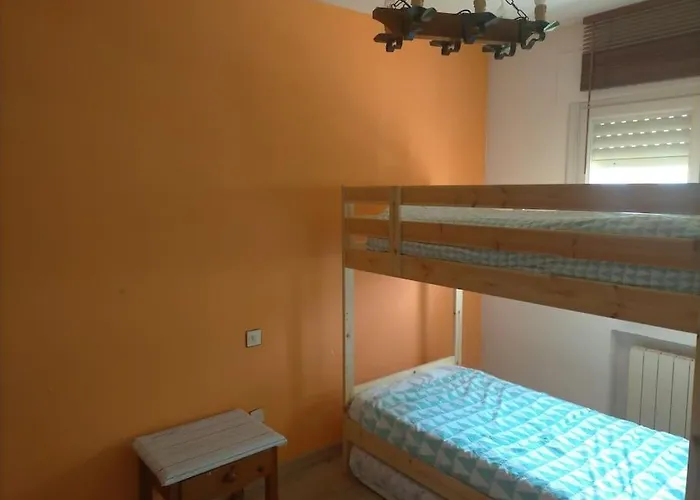 Chalet Adosado Con Jardin 3*