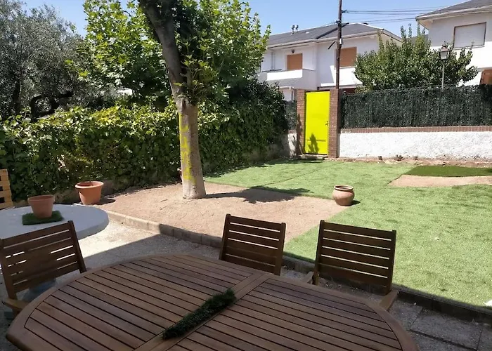 Chalet Adosado Con Jardin Hotel