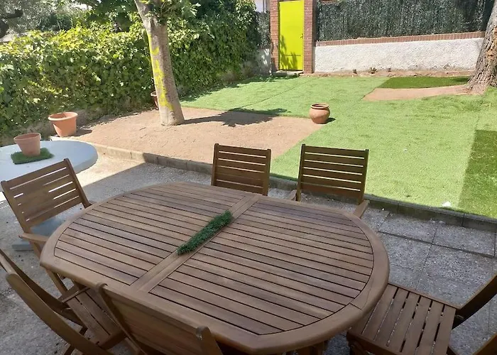 Hotel Chalet Adosado Con Jardin 3*