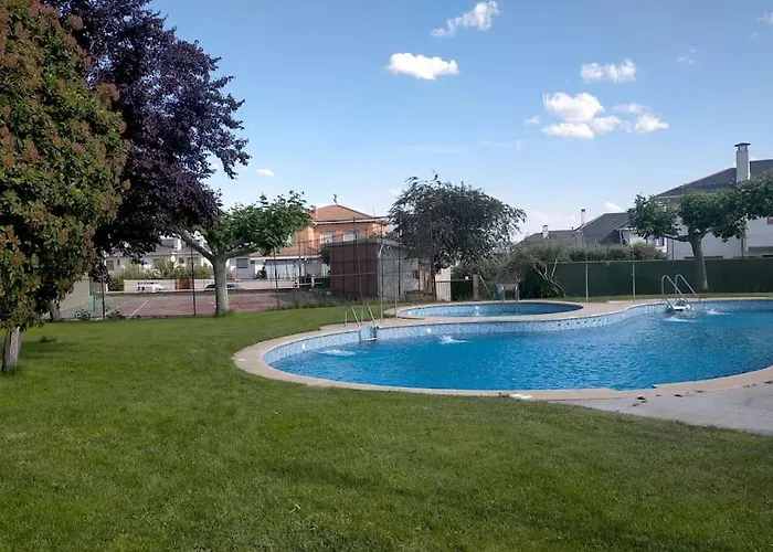 Chalet Adosado Con Jardin 3* Cebreros