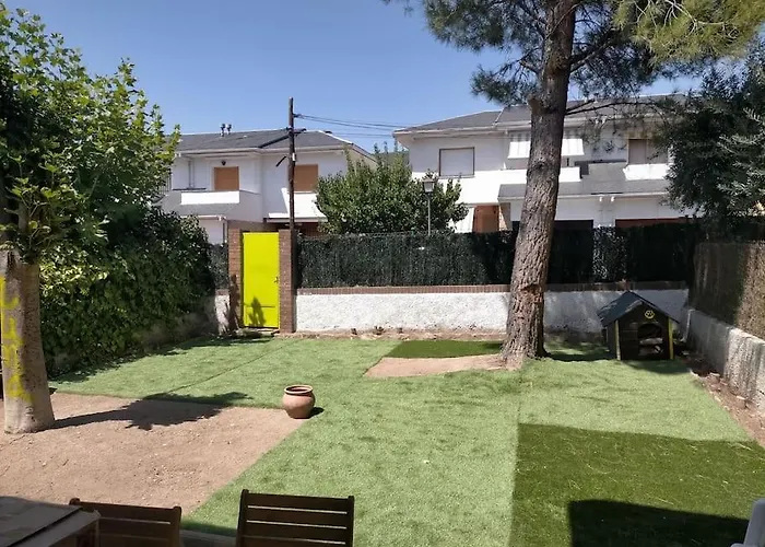 Hotel Chalet Adosado Con Jardin Cebreros