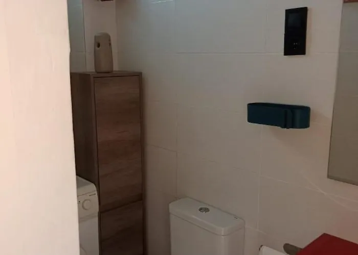 Chalet Adosado Con Jardin